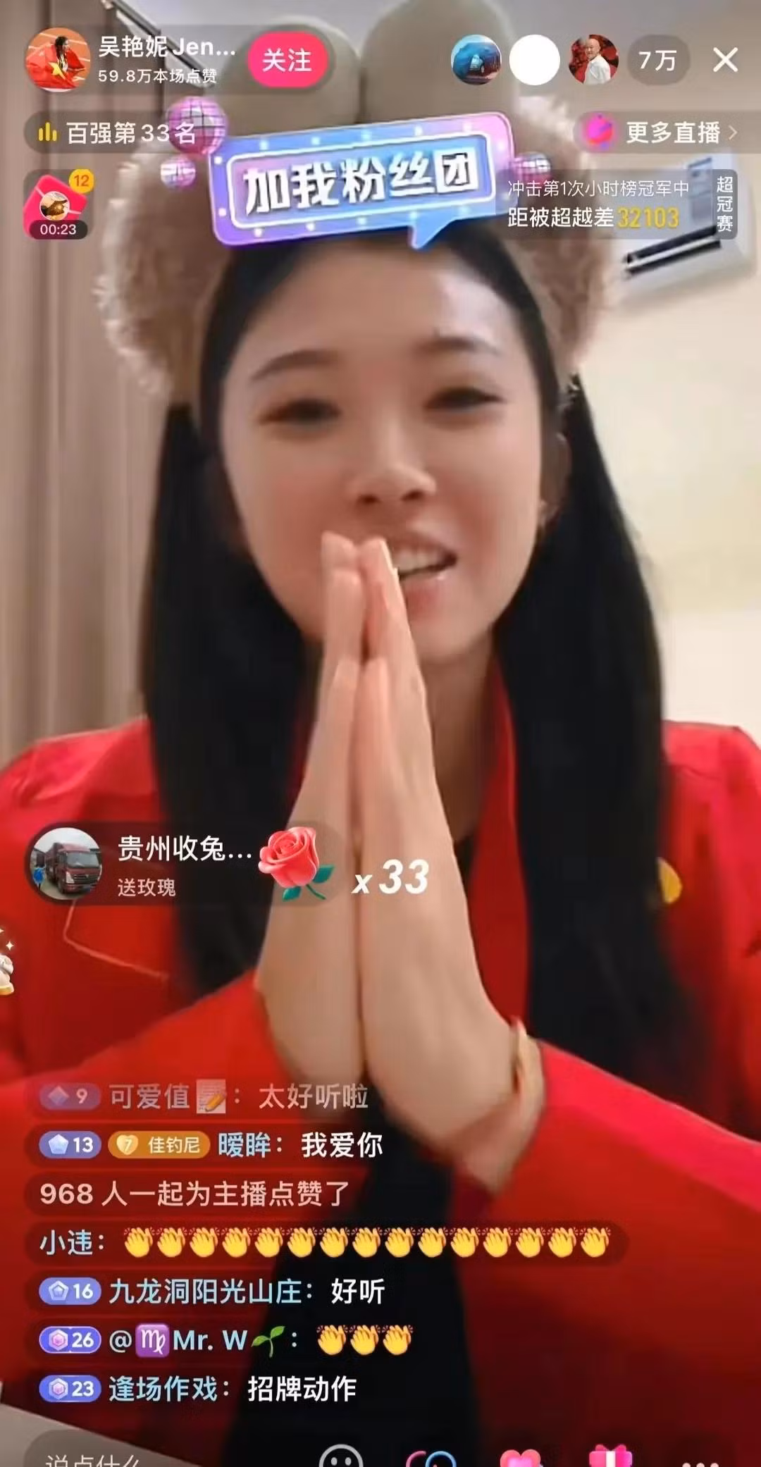 Mỗi khi có thời gian rảnh, mỹ nữ làng điền kinh Trung Quốc thường xuyên giao lưu với các fan.