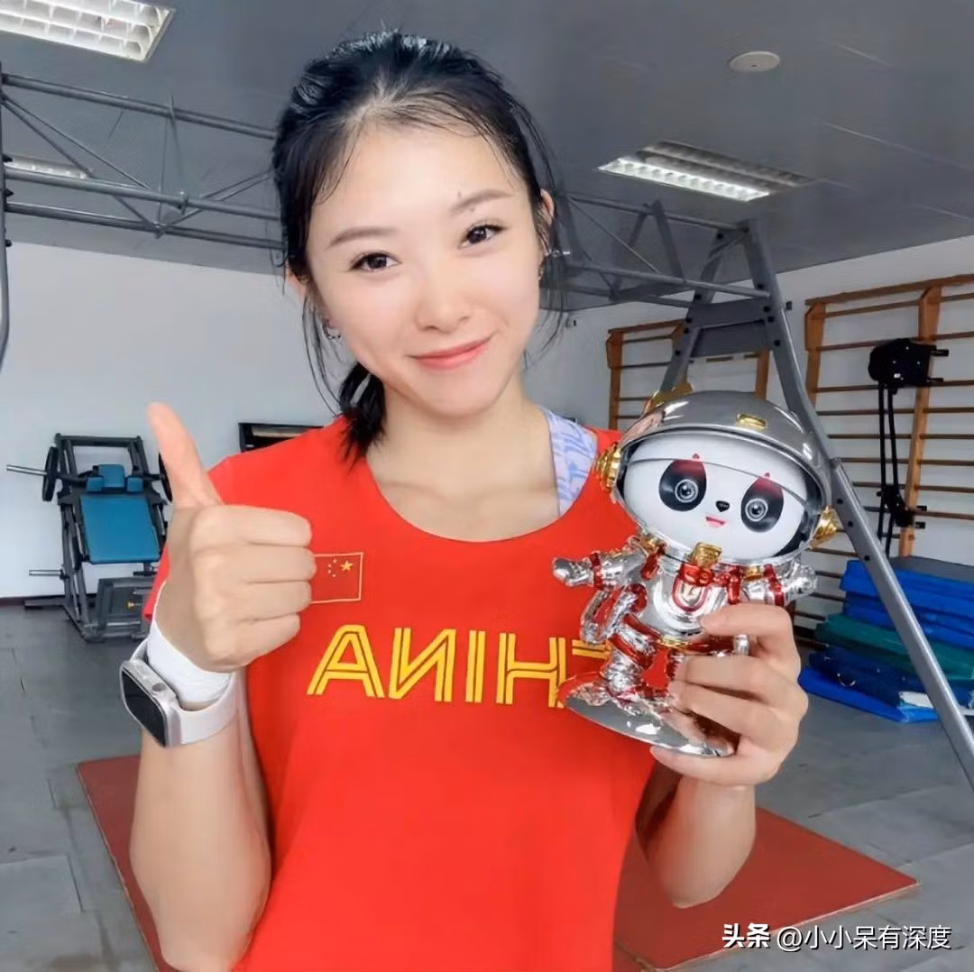 Trên trang cá nhân, Wu Yanni thường xuyên khoe những bức ảnh với góc nhìn tươi tắn.