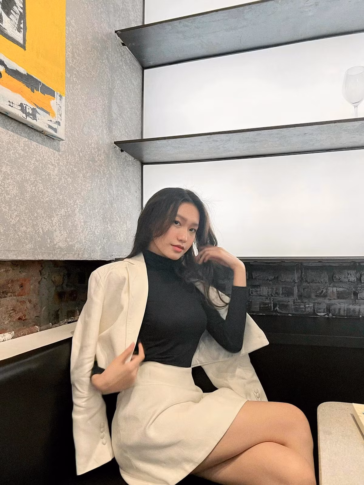 Trước đó, netizen nắm trong tay"7749" hint hẹn hò nhưng Đoàn Văn Hậu và gái xinh Doãn Hải My không phủ nhận mà chẳng khẳng định mối quan hệ của cả hai.