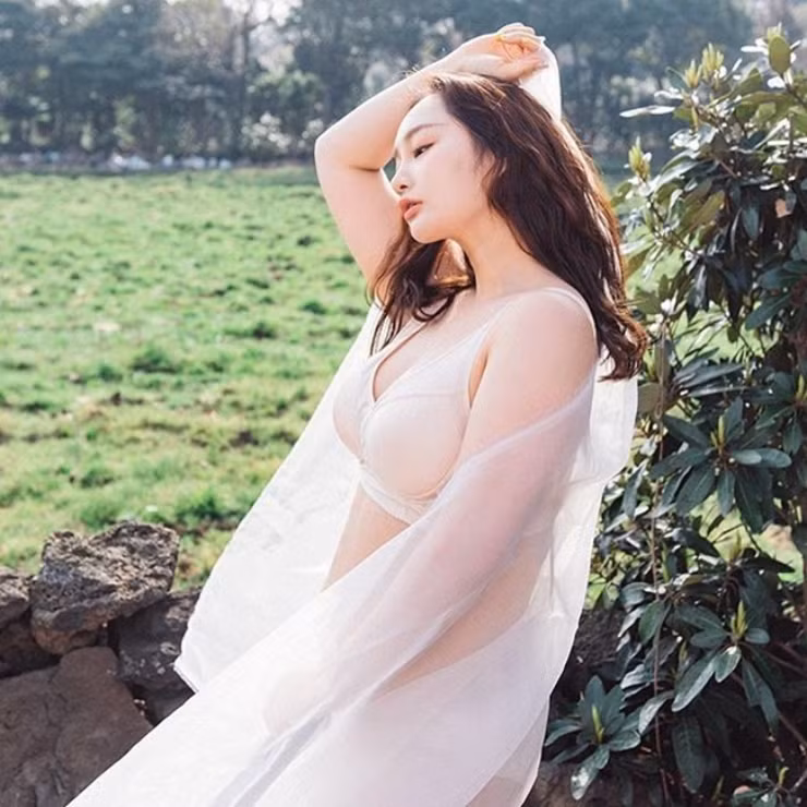 Yoo Jin xinh đẹp dù tròn mập khiến nhiều người phải lên tiếng khen ngợi.