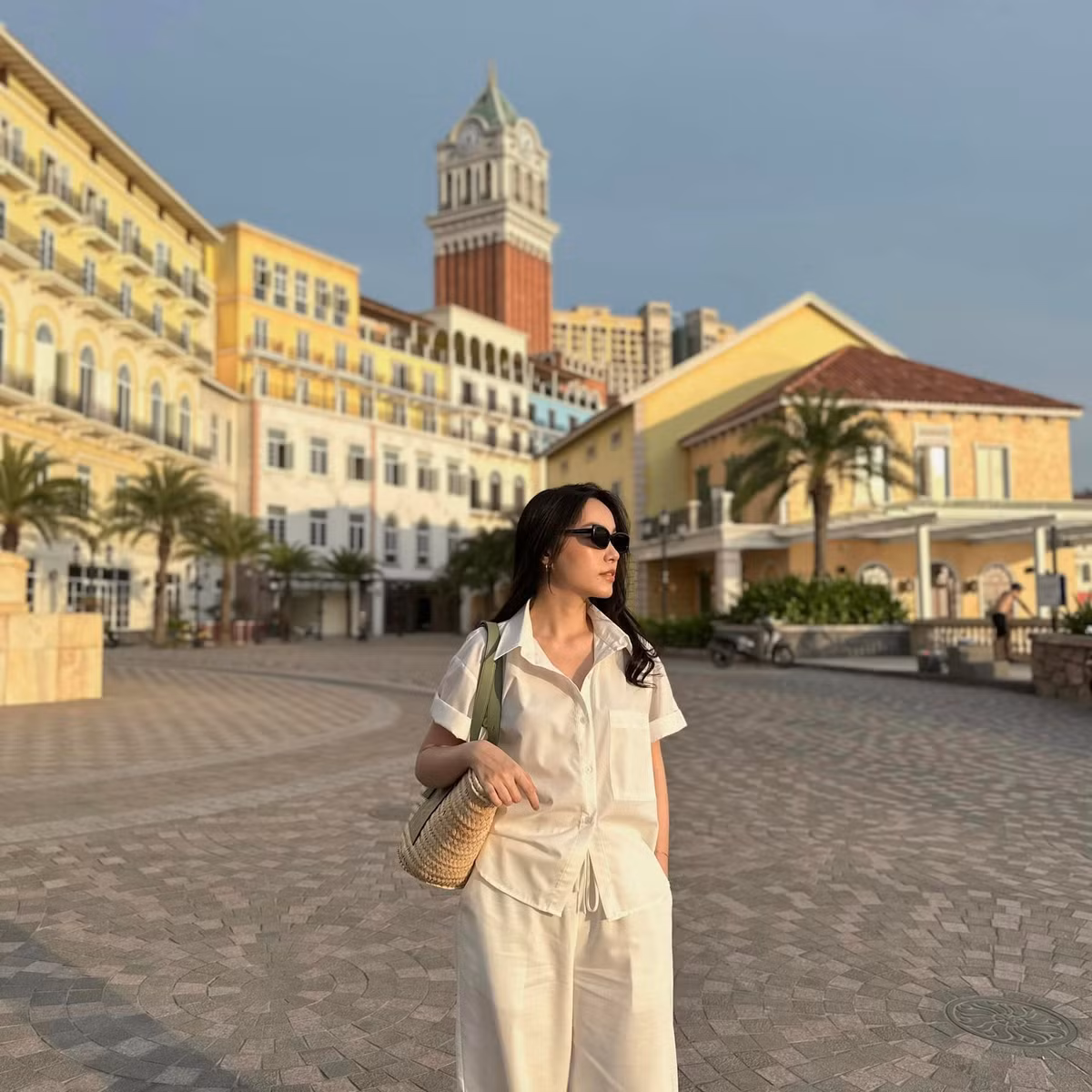 "Có thể các bạn khi nhìn thấy mình sẽ bảo mình bình thường, không béo nhưng vì xương mình bé, người toàn thịt với mỡ, mông, đùi, bắp tay rất to (so với cơ thể)", Hà Trúc nói.