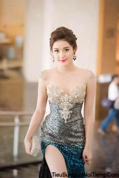 Trước đó, Á hậu Huyền My cũng từng có lần khiến netizen "giật mình" với chiếc mũi khác lạ