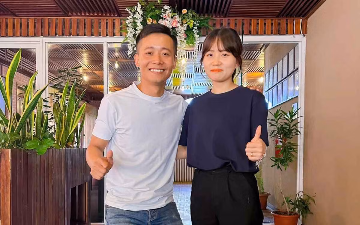 Được biết Nhật Lệ sinh năm 1996, đã kết hôn và sinh sống tại Nghệ An. Cô từng có khoảng thời gian sang Nhật Bản du học và làm việc.