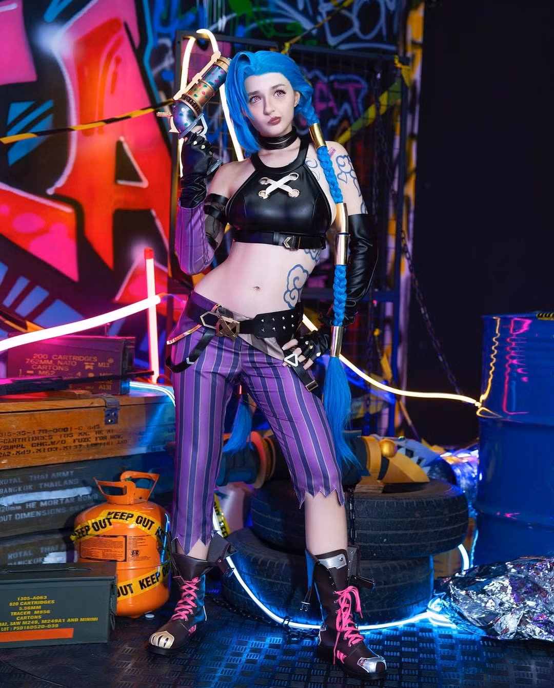 Queenfesch6 thuộc top những nữ coser sở hữu bộ sưu tập cosplay gợi cảm. Cô được biết đến với khả năng hóa trang ấn tượng, biến hóa thành nhiều nhân vật nổi tiếng trong các bộ phim, game và anime.