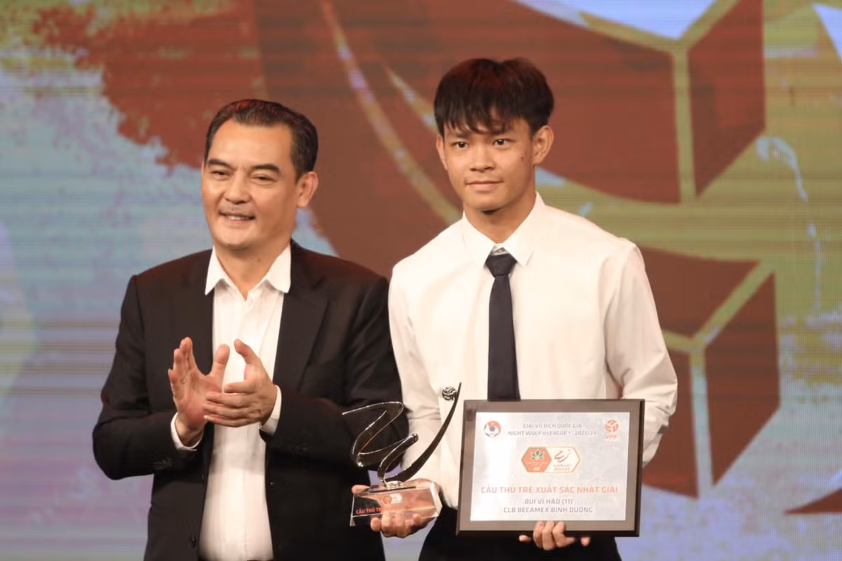 Rafael Son co hat-trick giai thuong tai V-League Awards 2023/2024-Hinh-3