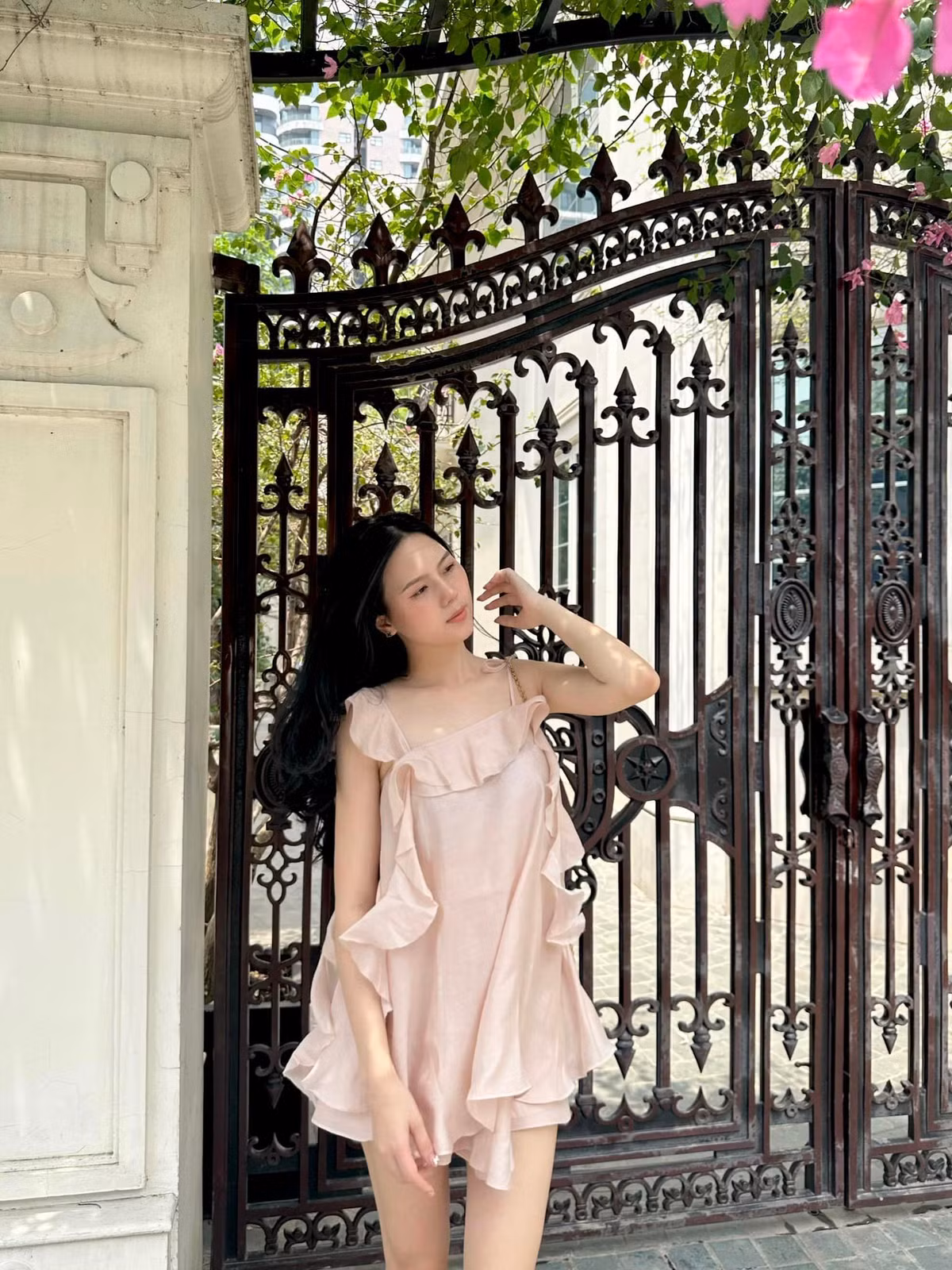 Thậm chí, người đẹp sinh năm 2000 biết lựa chọn phong cách thời trang phù hợp và trở nên thu hút hơn trước.