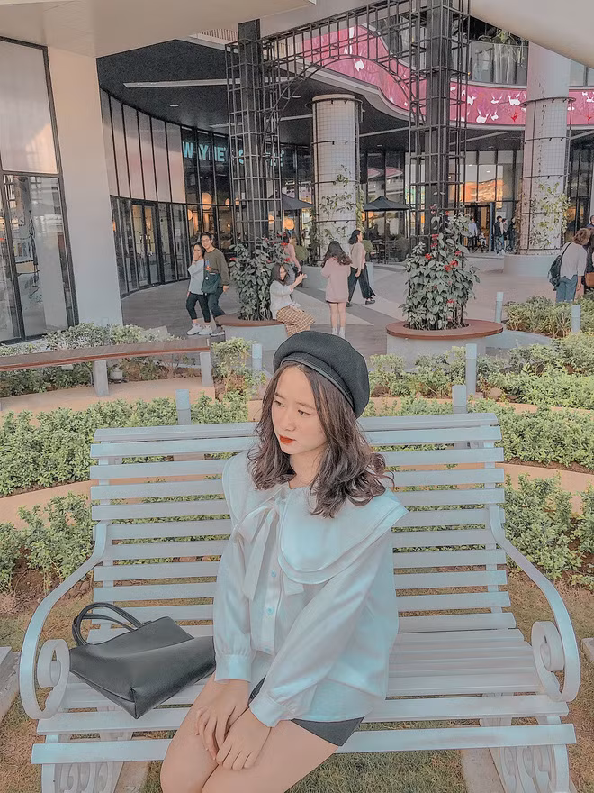 Nữ sinh 2K cho hay: "Được học trong môi trường như thế tất yếu sẽ có cơ hội phát triển tốt nhưng yếu tố tài chính cũng ảnh hưởng đến ước mơ, việc học ở VinUni cũng phụ thuộc vào điều kiện kinh tế của mỗi gia đình nhưng mình sẽ vẫn cố gắng, biết đâu 1 ngày nào đó được học bổng thì sao!"