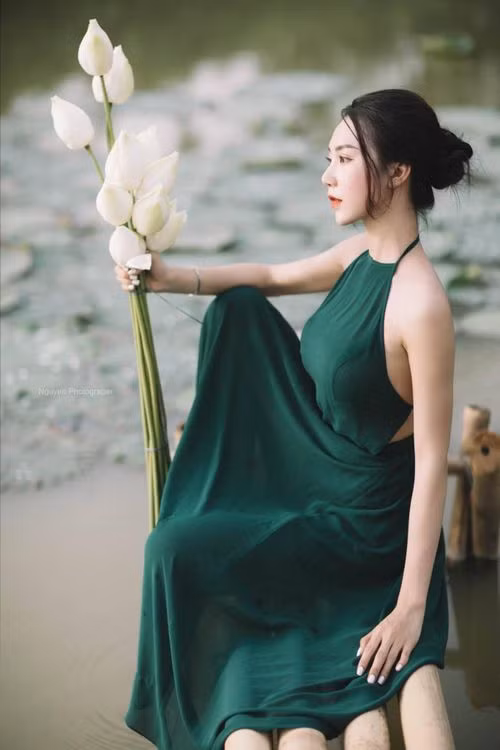 Nữ DJ khẳng định: “Hạnh phúc của đời người là được tự do, được sống và làm những gì mình thích. Không ai sống được hai lần nên không vì lý do gì mà phải chần chừ, ngần ngại. Nếu có cơ hội hãy đón nhận, nếu thất bại thì làm lại đến mức cuối cùng”.