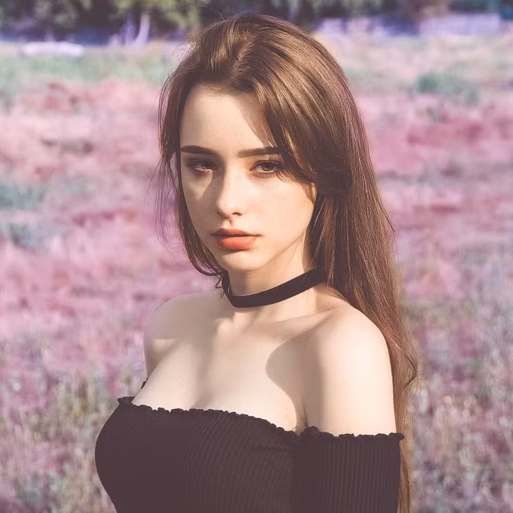 Dasha hiện sống và làm việc tại Hàn Quốc từ năm 2018 và hiện là một trong những influencer đắt giá ở đây.