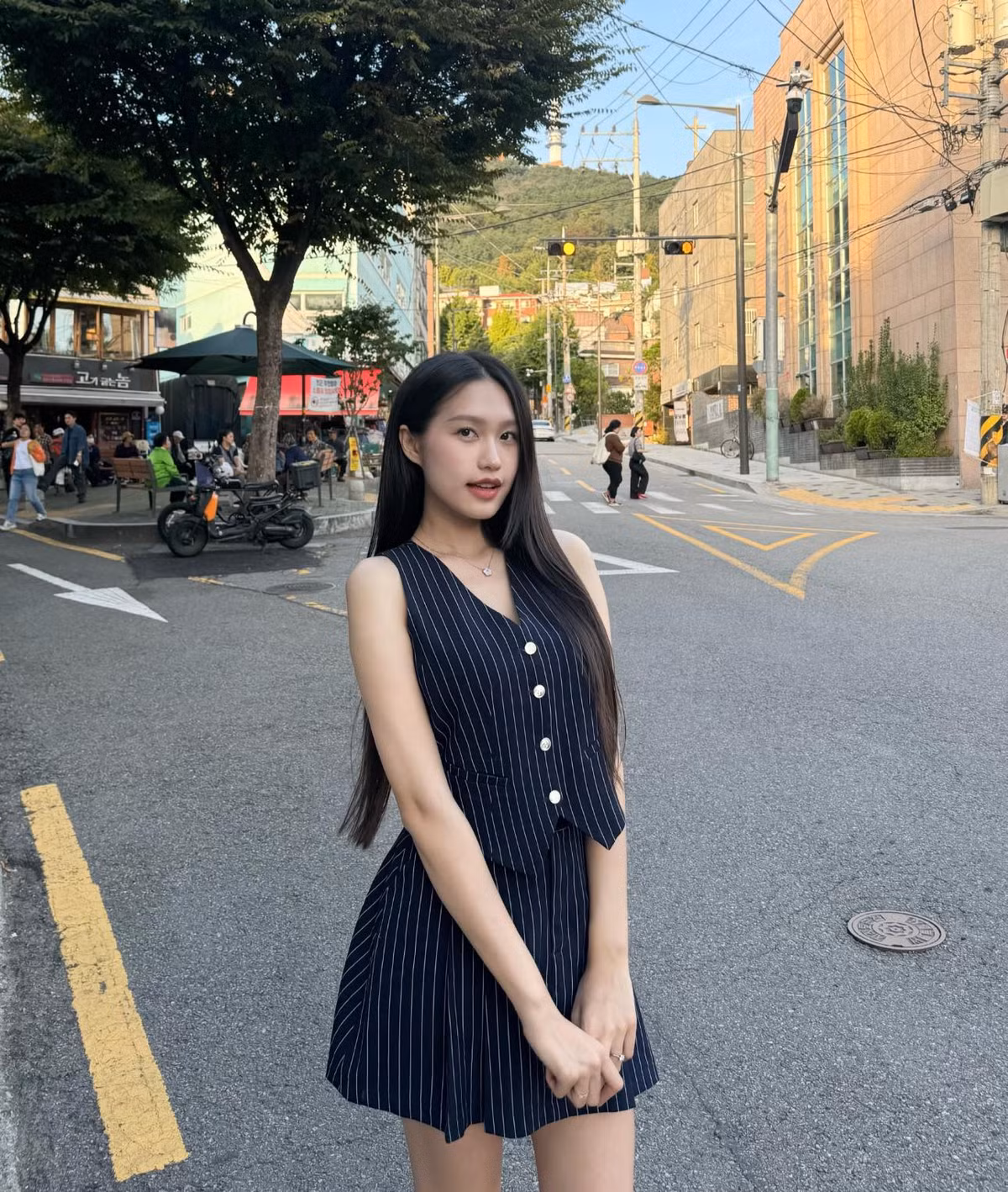 Nhiều khán giả còn nhận xét rằng, so với thời điểm tham gia cuộc thi nhan sắc, Doãn Hải My sau khi làm vợ, làm mẹ lại mang nét đẹp đằm thắm, trưởng thành và quyến rũ hơn. Phong cách thời trang của cô cũng ngày càng thanh lịch, đài các – phù hợp với hình ảnh một người phụ nữ hiện đại, tinh tế nhưng vẫn giữ được sự truyền thống.