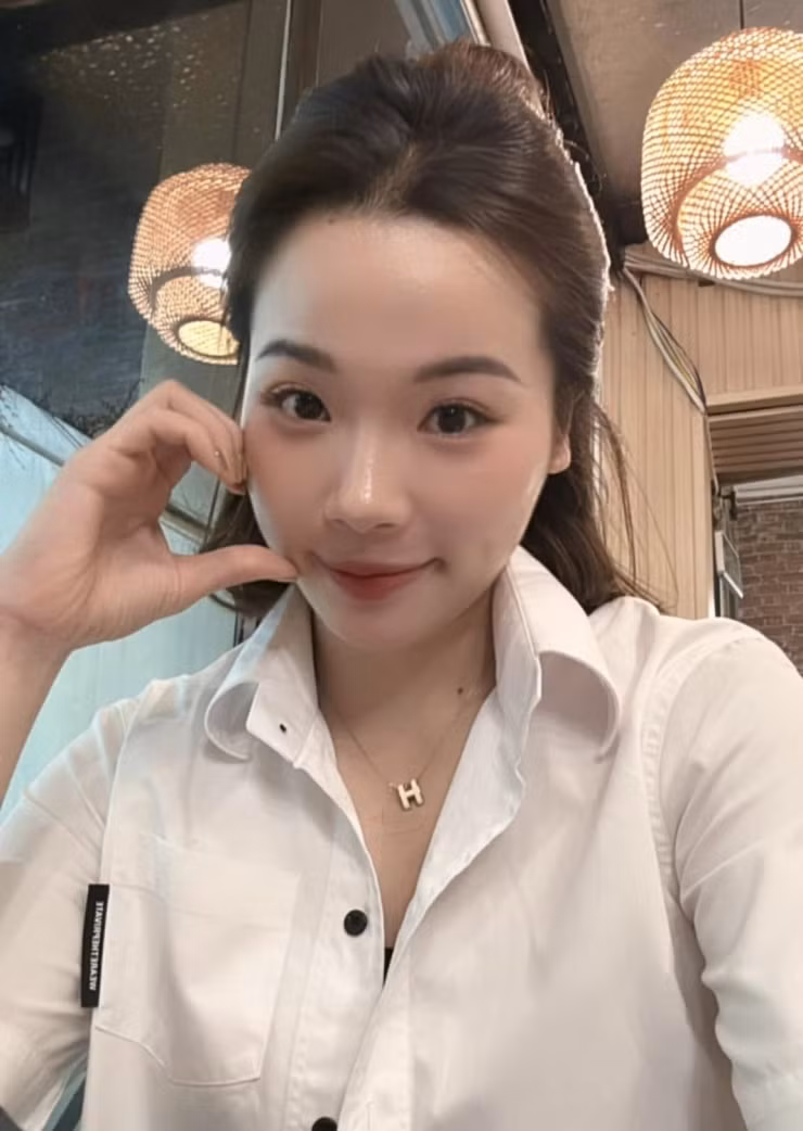 Cụ thể trên trang cá nhân, "hoa khôi cầu lông" Việt Nam viết: "Em yêu anh trên mọi vũ trụ".