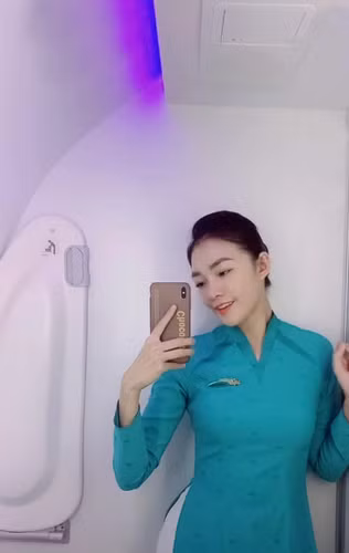 Nữ tiếp viên hàng không cho rằng điều này đã gây hiểu lầm lớn, ảnh hưởng đến cuộc sống của bản thân và gia đình.