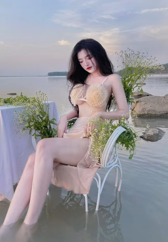 Hot girl Đắk Nông hiện là mẫu ảnh và chuyên gia trang điểm.