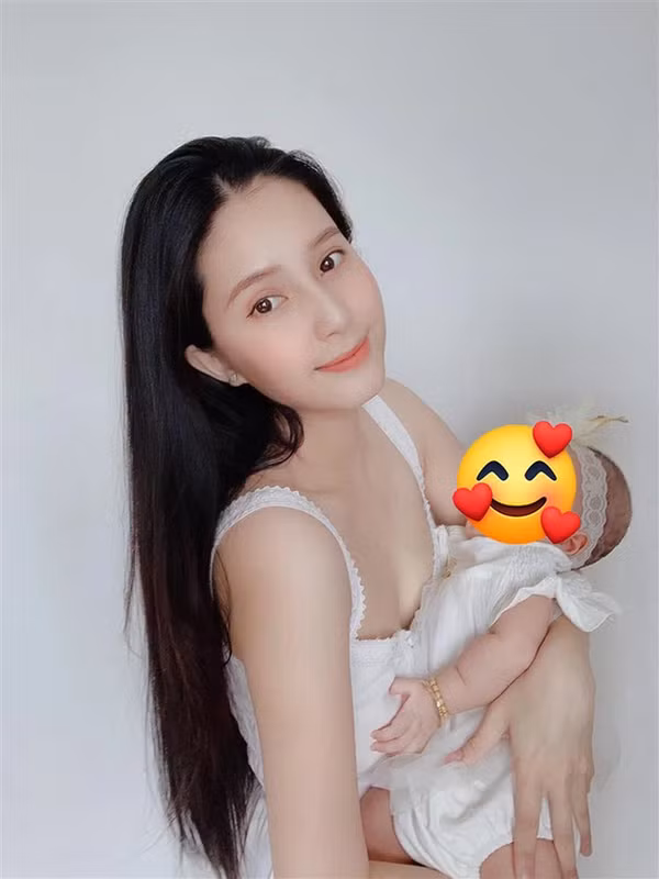 Khi bé Sol mới chào đời, bố ruột chu cấp 5 triệu đồng/tháng. Tuy nhiên, sao nữ Sóng gió cho biết cô đã không còn nhận khoản tiền này.