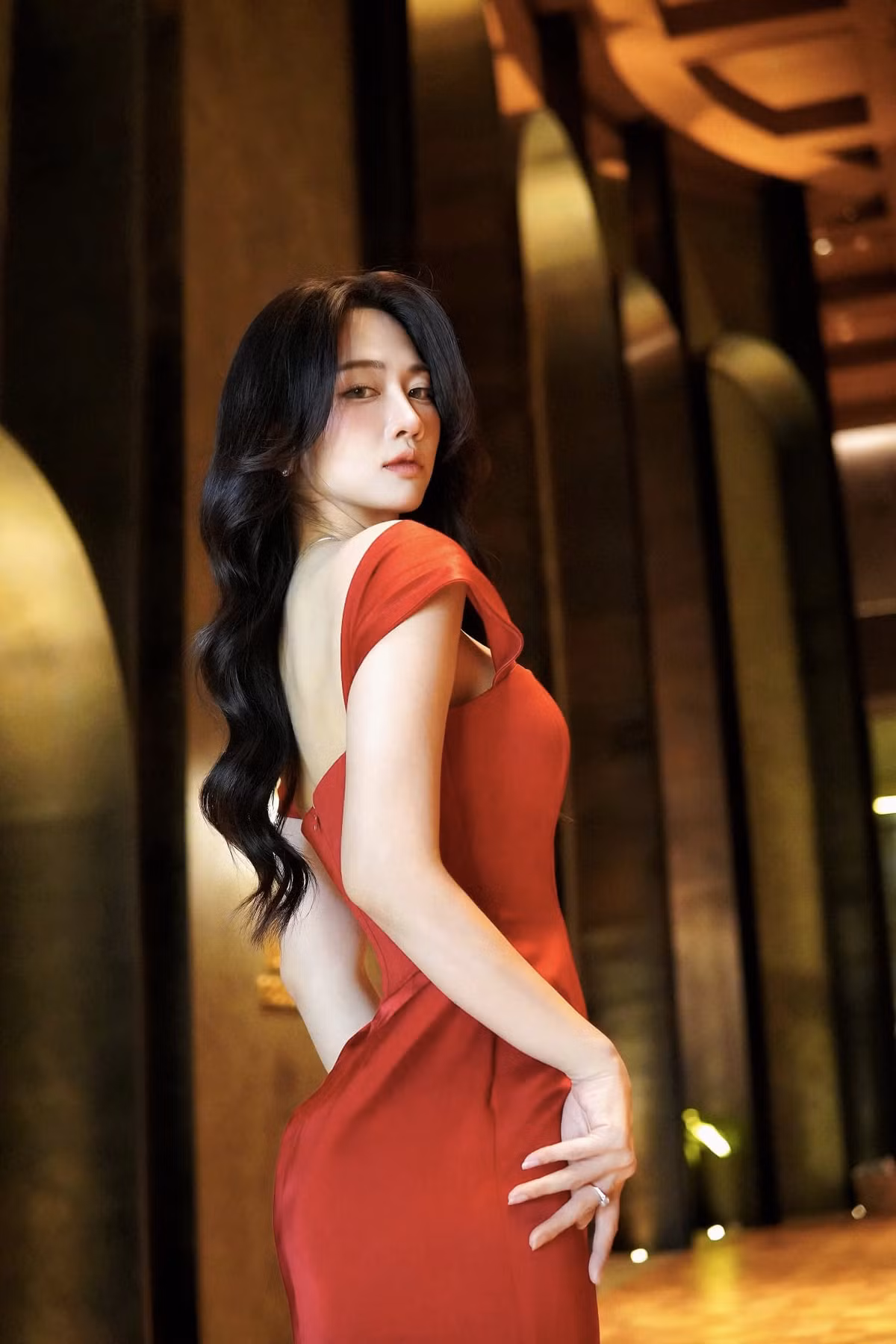 Theo đó, xuất hiện một diễn đàn Fanpage thường xuyên sử dụng hình ảnh của Lê Bống, tất nhiên không được sự đồng ý của cô để quảng bá cho hoạt động đáng ngờ.