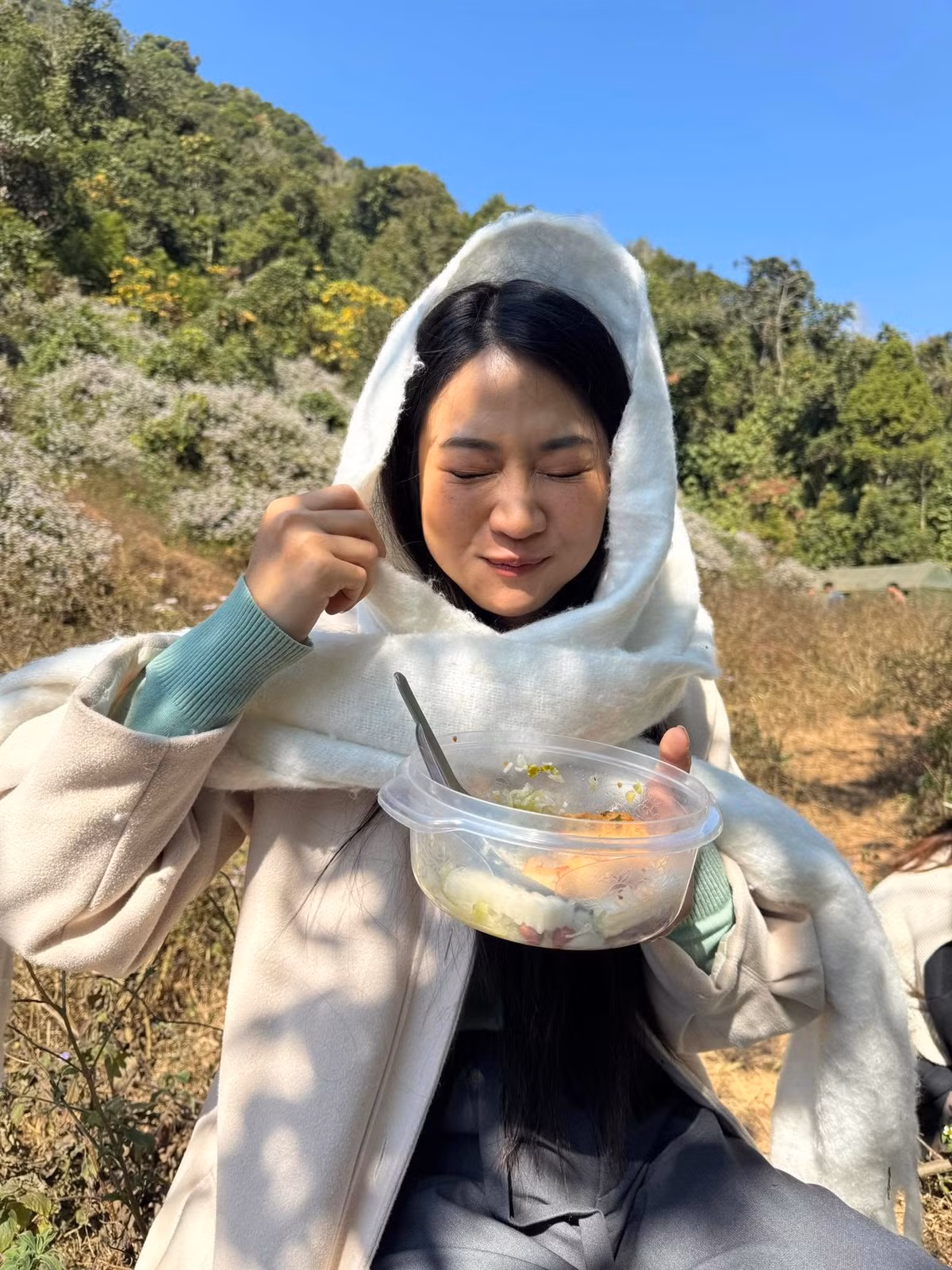 Với những hình ảnh đã chuyển khoản thành công, tài khoản giả mạo nỗ lực củng cố sự uy tín với người hâm mộ để mời chào, khiến người tiêu dùng dễ dàng mắc bẫy với hình ảnh và danh tiếng của Lê Bống.