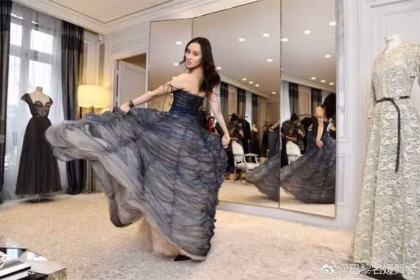 So sánh những hình ảnh trước và sau khi niềng răng của Hà Siêu Hân - cho thấy màn thăng cấp nhan sắc ngoạn mục của cô nàng.
