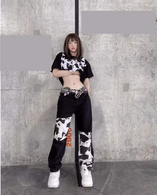 Cứ dăm bữa nửa tháng, chuyện ăn mặc, hành động lời nói của hot girl Lê Bống lại gây tranh cãi khắp cõi mạng vì phản cảm, kém duyên.