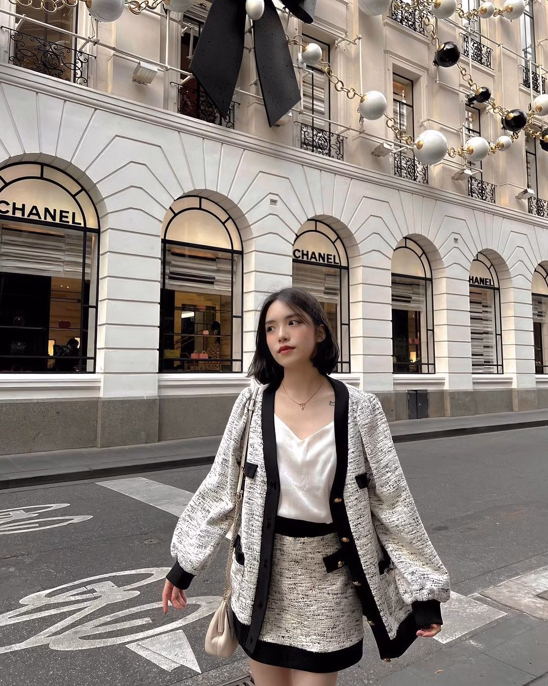 Ngoài ra, Mẫn Nhi cũng từng có thời gian làm người đại diện cho Hội thảo HPAIR tại trường Đại học Harvard.