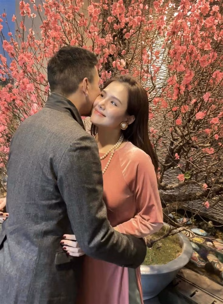Dù không còn hoạt động nghệ thuật nhiều như trước nhưng thời gian qua hot girl Phanh Lee vẫn là cái tên nhận về rất nhiều quan tâm trên mạng xã hội.