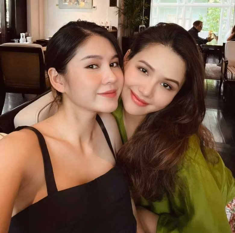 Chung khung hình, cặp bạn thân hot girl gây chú ý "cực mạnh" Chung khung hinh, cap ban than hot girl gay chu y