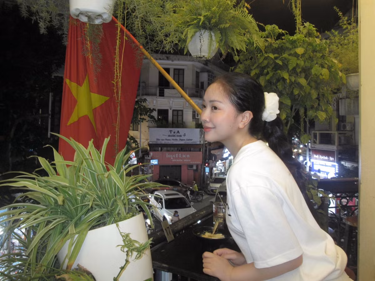 Đáng chú ý, nhan sắc của bà xã Hà Đức Chinh nhận được nhiều lời khen từ công chúng.