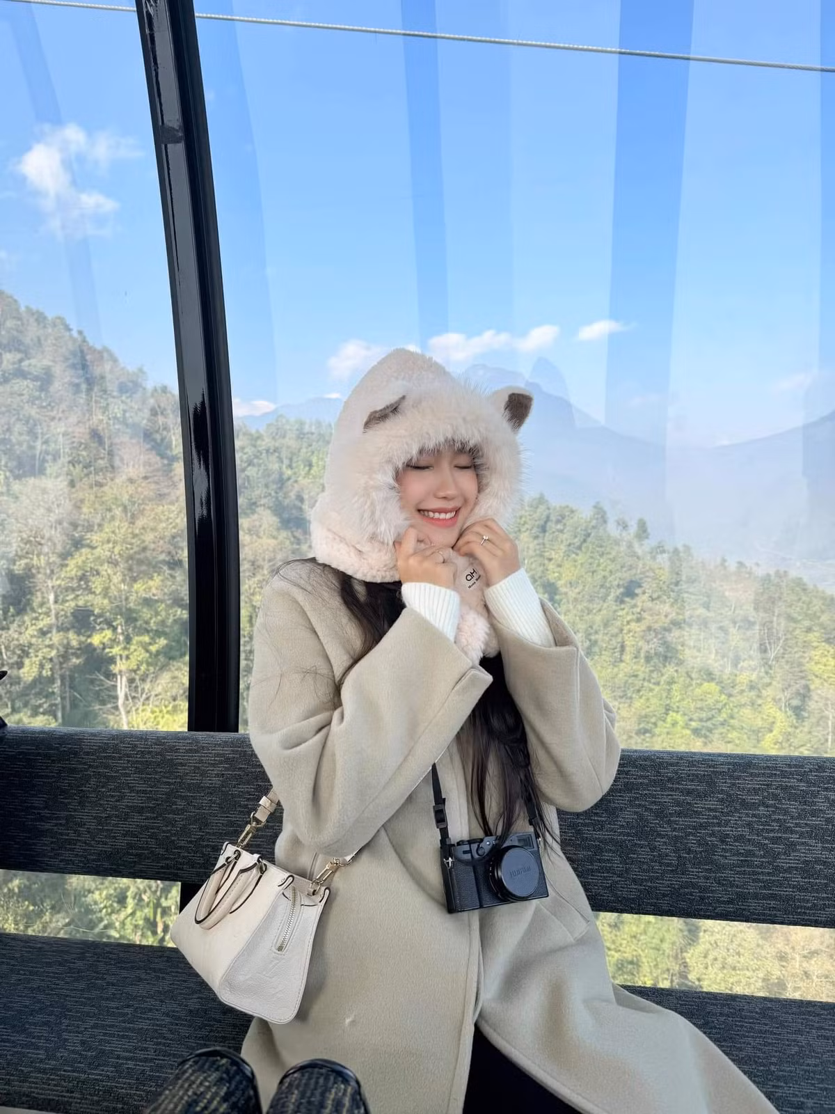 Tranh thủ thời gian này, Đoàn Văn Hậu dành thời gian để đi du lịch cùng vợ mới cưới Doãn Hải My và gia đình ở vùng đất sương mù Sa Pa.