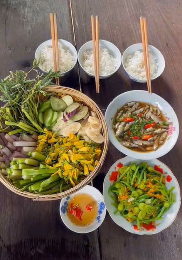 Cô nhận nhiều lời khen bởi cách chế biến món ăn gọn gàng, ngon mắt và nấu nhiều món đặc trưng dân dã của người miền Tây.