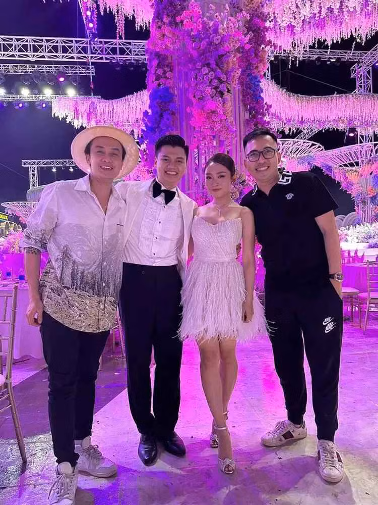 Được biết, chủ nhân của đám cưới khủng này là cô dâu có tên Ngọc Như còn chú rể tên Ngọc Hùng.