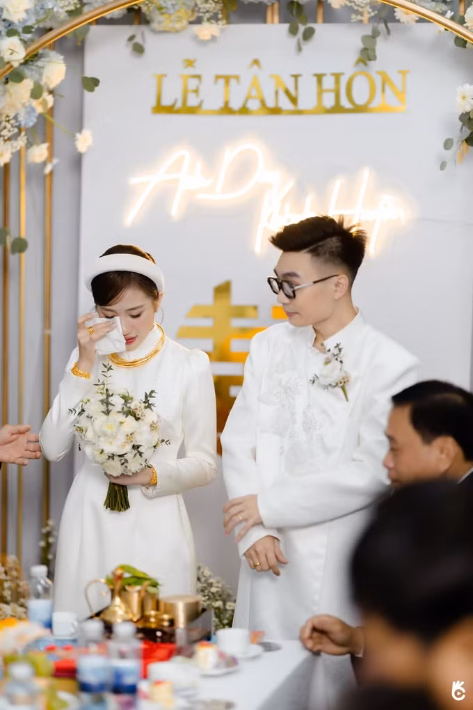 Sau đám cưới được diễn ra, Khánh Huyền cũng thoải mái hơn khi chia sẻ về chồng, gia đình chồng và cuộc sống hôn nhân của mình.