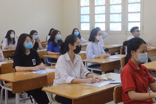 Sang nay (12/6), hon 93.000 si tu Ha Noi buoc vao ky thi tuyen sinh lop 10