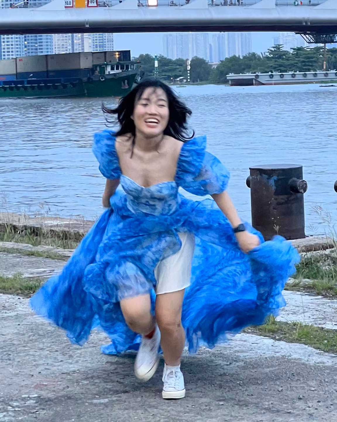 Giao diện mới của Lê Thụy nhận được khá nhiều sự quan tâm của cộng đồng mạng.