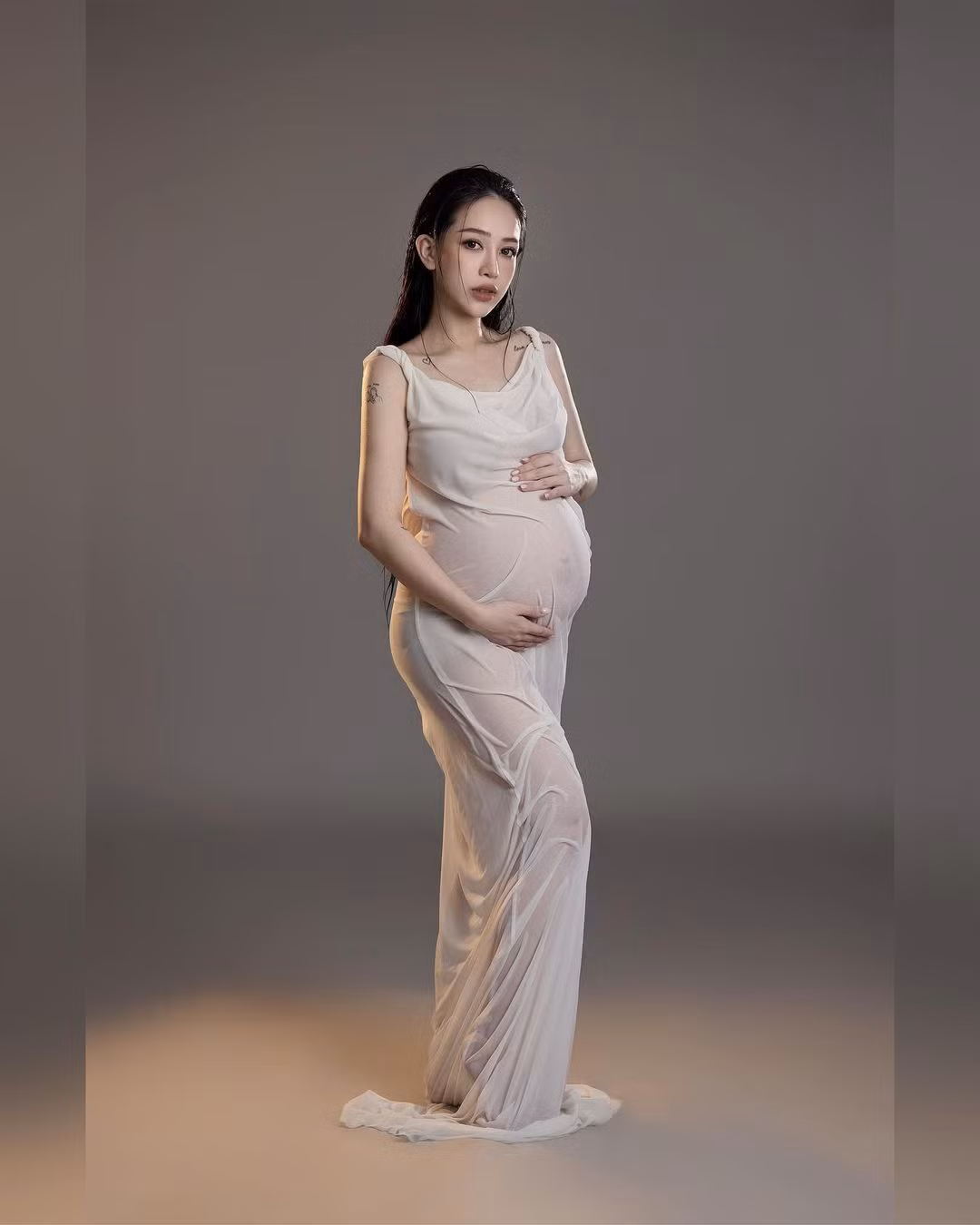 Trong thời gian thai kỳ, Joyce Phạm thử nhiều phong cách thời trang và mỗi lần lên sóng đều nhận được những lời khen tích cực.