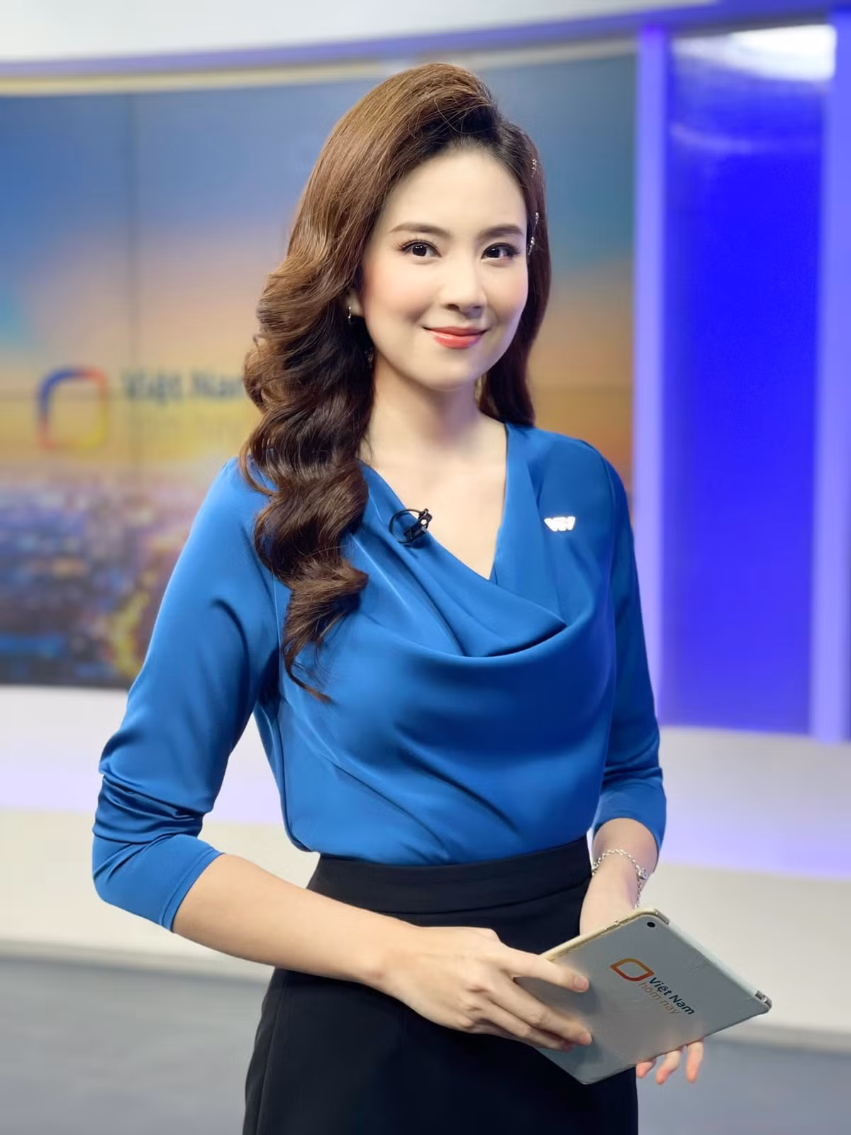 Mai Ngọc hiện sở hữu căn nhà riêng, sự nghiệp cá nhân đáng ngưỡng mộ khi vừa công tác tại Đài Truyền hình Việt Nam, vừa có thương hiệu thời trang riêng.