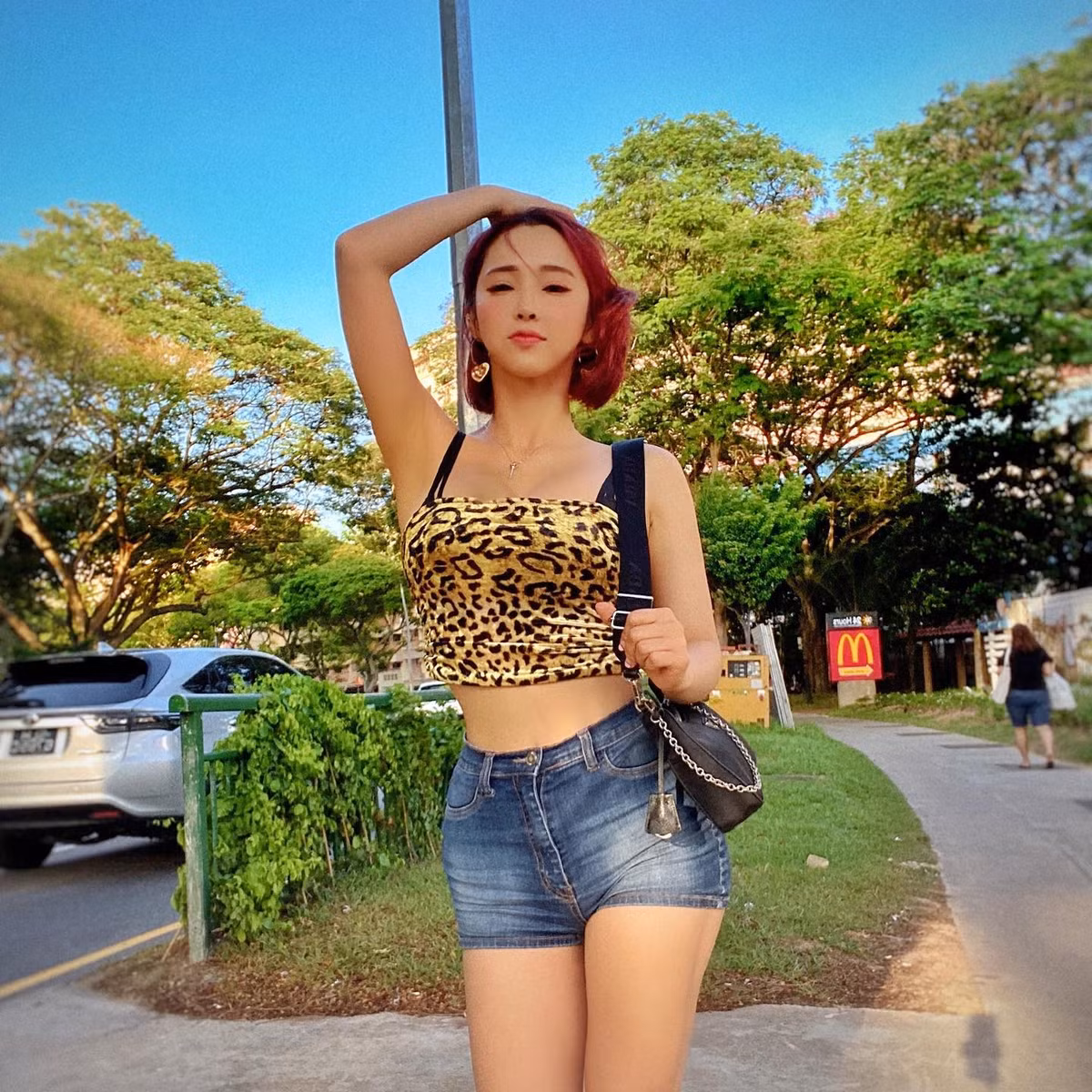 Năm 2017, Jina đến với công việc DJ và nhận được nhiều phản ứng tích cực. Người đẹp còn từng được xếp hạng 49 trong top các DJ xuất sắc nhất châu Á năm 2019.