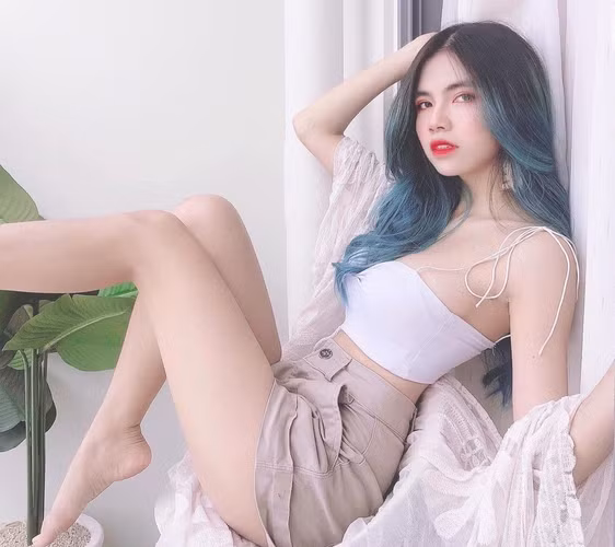 Kể từ ngày về chung nhà, vợ của BLV Văn Tùng cũng cực khéo léo, xây dựng cộng đồng fan lành mạnh, nơi mọi người tôn trọng và hỗ trợ lẫn nhau chứ không phải nơi đấu tố hay tranh cãi.