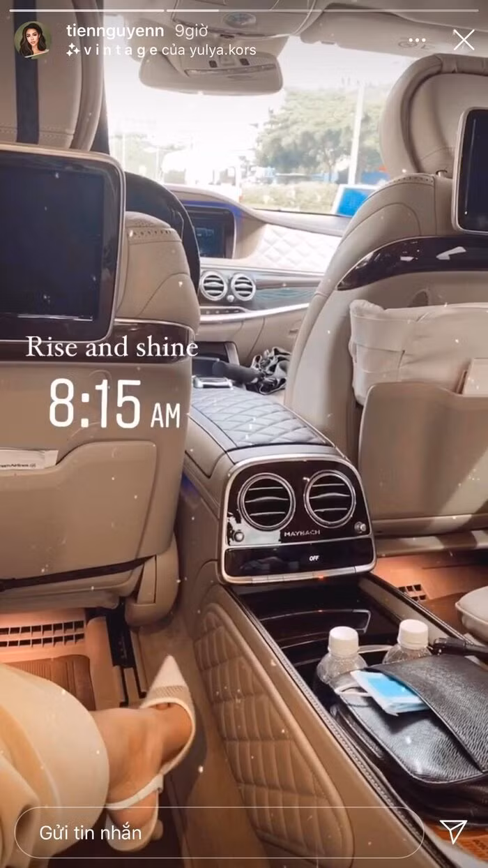 Theo những gì đăng tải, chiếc xe của siêu rich kid Tiên Nguyễn có nội thất sang trọng, không gian rộng rãi với tông màu kem trang nhã.