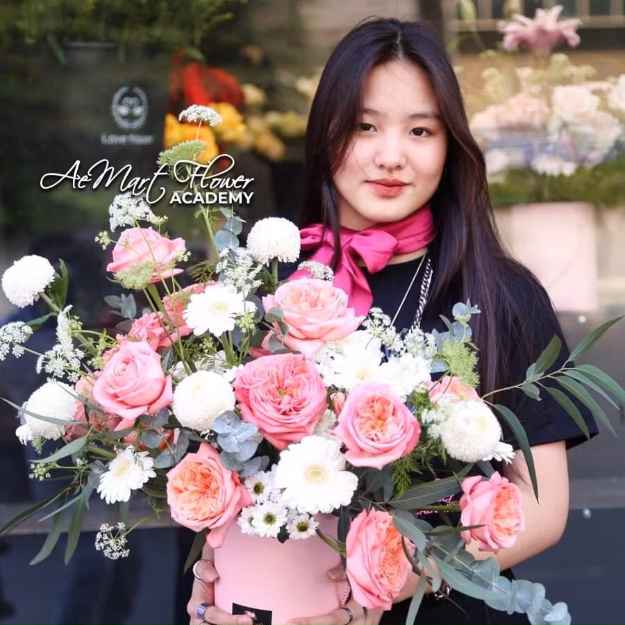 Mặc dù ủng hộ con gái trong việc làm đẹp nhưng Kim Huệ cũng rất nghiêm khắc trong vấn đề học tập của Huệ Anh.
