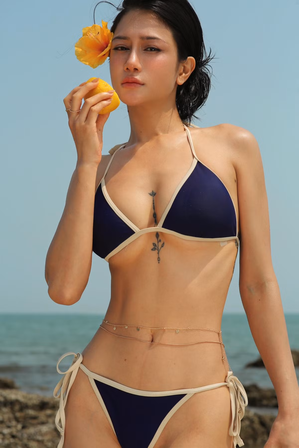 Vóc dáng không chê vào đâu được của Ngọc Bích.