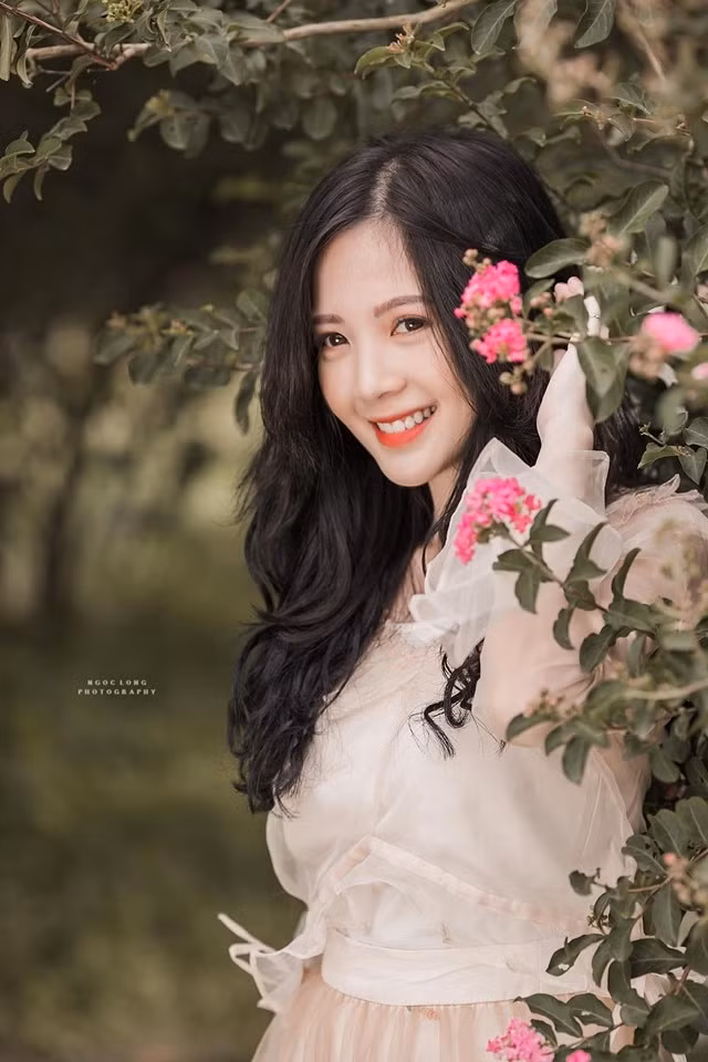Vẻ ngoài nhỏ nhắn nhưng ít ai biết rằng Ngọc Huyền sở hữu nguồn năng lượng tích cực, luôn hướng bản thân mình đến những điều tốt đẹp, hoàn thiện mình từng ngày.