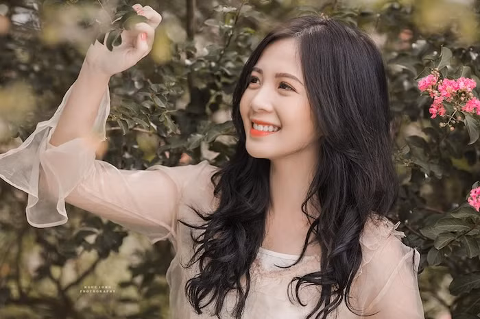 Nhiều người nhận xét Ngọc Huyền có đường nét giống như hotgirl Trâm Anh – bà xã ca sĩ JustaTee, thậm chí là xinh hơn nhiều phần.