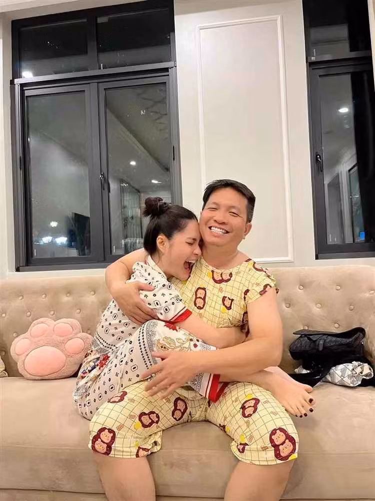 Tiếp đó, Di Băng không quên show thêm hình về người giúp việc nhà mình.