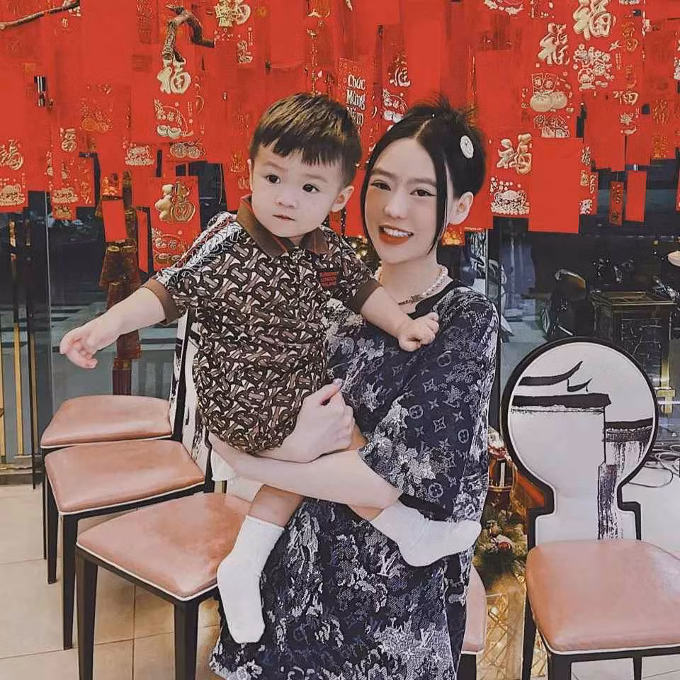Công việc chính của người giúp việc mới này chỉ là giặt ủi, nếu rảnh thì phụ thêm việc lặt vặt bởi hiện ở nhà con dâu ''ông trùm'' điện tử Sài Gòn đã có 3 người khác nên công việc cũng nhẹ nhàng.