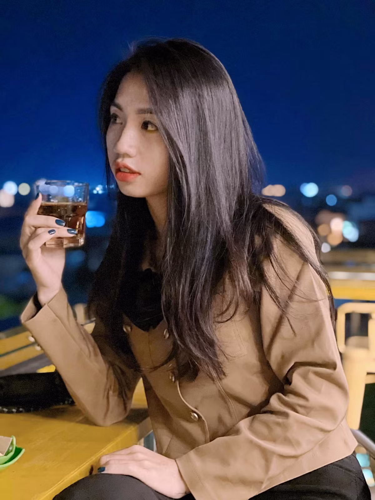 Dù thường xuyên phải luyện tập và thi đấu dưới nắng nhưng cô gái tên Duyên vẫn giữ được làn da khá trắng trẻo, mịn màng.