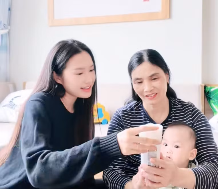Năm nay, Hải My đã thực hiện được điều ước năm ngoái cùng Văn Hậu, có một cậu con trai đầu lòng - bé Minh Đăng (biệt danh bé Lúa) - kháu khỉnh để cùng bế đi chúc tết họ hàng, phấn khởi chờ du xuân dịp Tết Nguyên đán.
