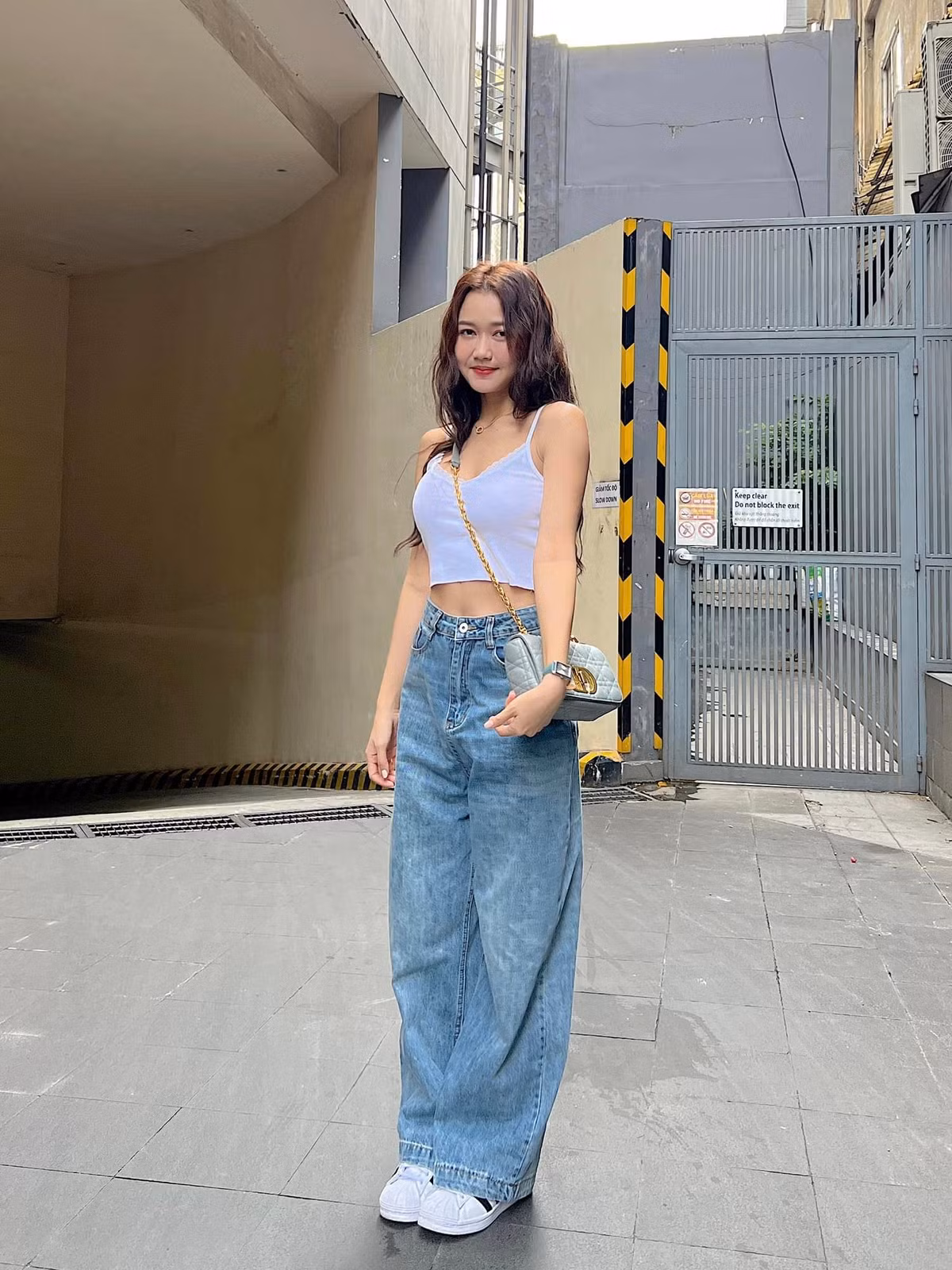 Vẻ đẹp ngọt ngào của hot girl Quảng Bình khiến bao người si mê.