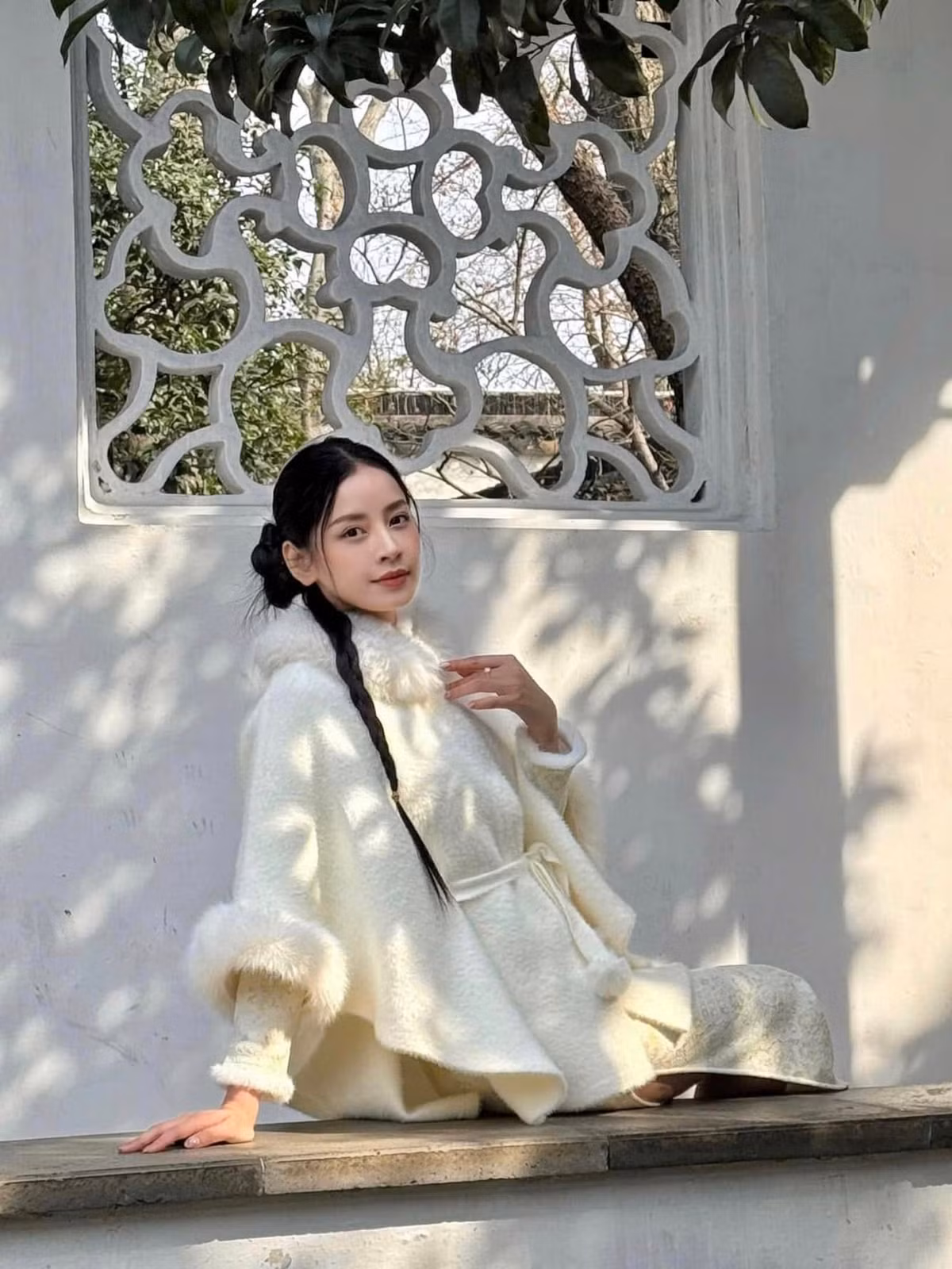 Xem lại những bức ảnh trong quá khứ của Chi Pu, ai cũng dễ dàng nhận ra người đẹp ngày càng trở nên sắc nét theo thời gian từ đường nét khuôn mặt, các bộ phận trên gương mặt cùng vóc dáng.