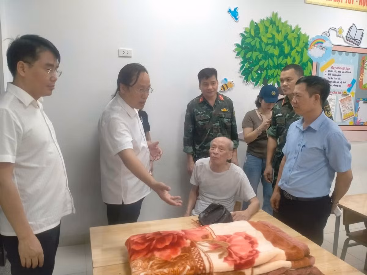 Bên cạnh đó, phường Tân Mai đã thành lập các tổ công tác gồm các ban ngành đoàn thể để hỗ trợ dân di dời.