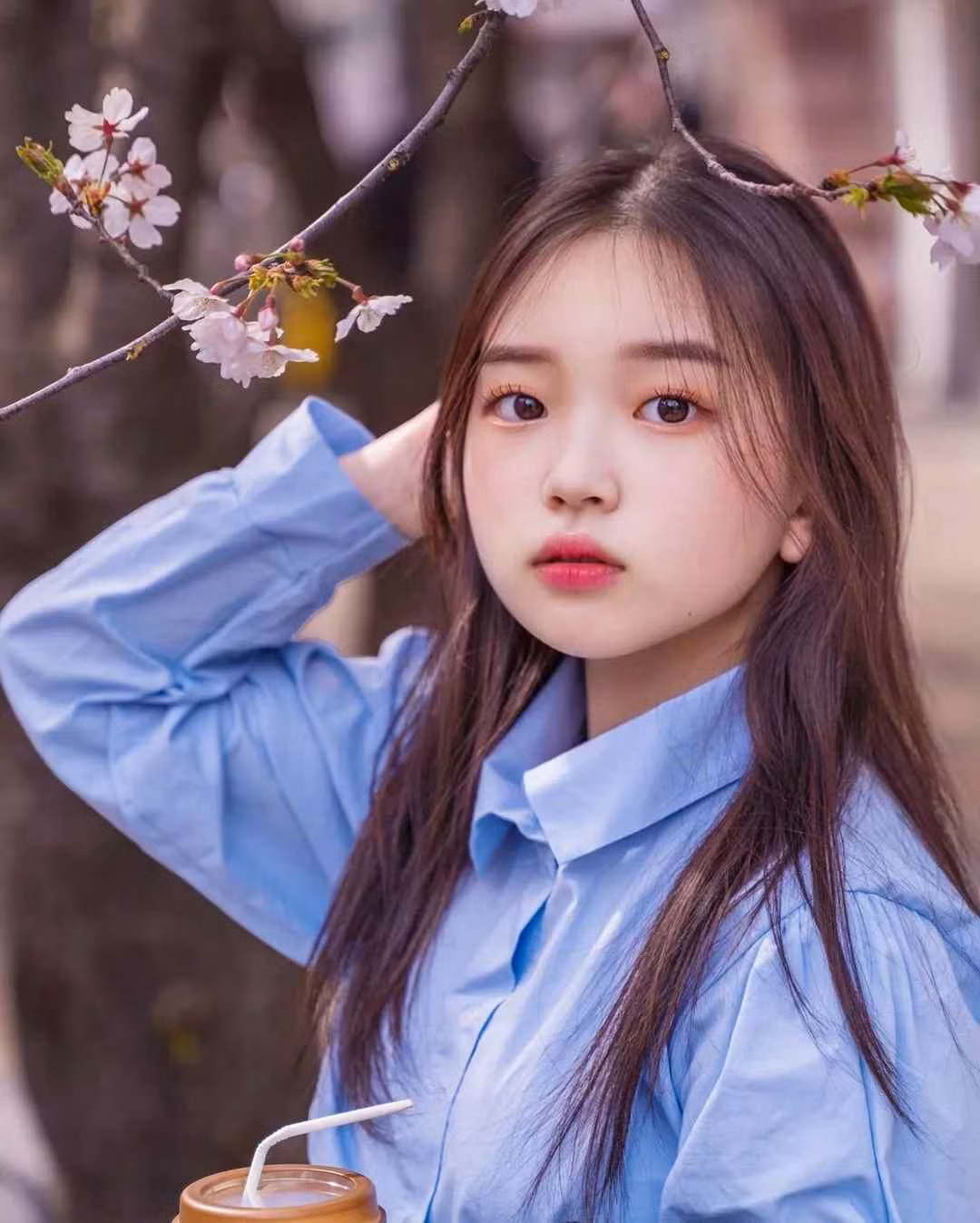 Bên cạnh khuôn mặt đáng yêu, ngoại hình nhỏ nhắn của Kim Yoon Hee phần nào giúp cô trông trẻ trung hơn tuổi. Với chiều cao 1,51m, nữ diễn viên 22 tuổi dễ dàng đóng các vai diễn học sinh (Ảnh: IGNV).