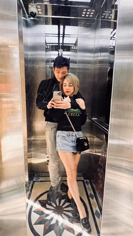 Dù từng dính nhiều thị phi không đáng có nhưng Bạch Lan Phương và Huỳnh Anh vẫn ở bên nhau vô cùng hạnh phúc.